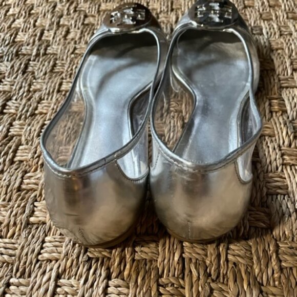 Tory Burch Audrey Lucite Ballet flats in silver leather & clear plastic - Picture 8 of 11